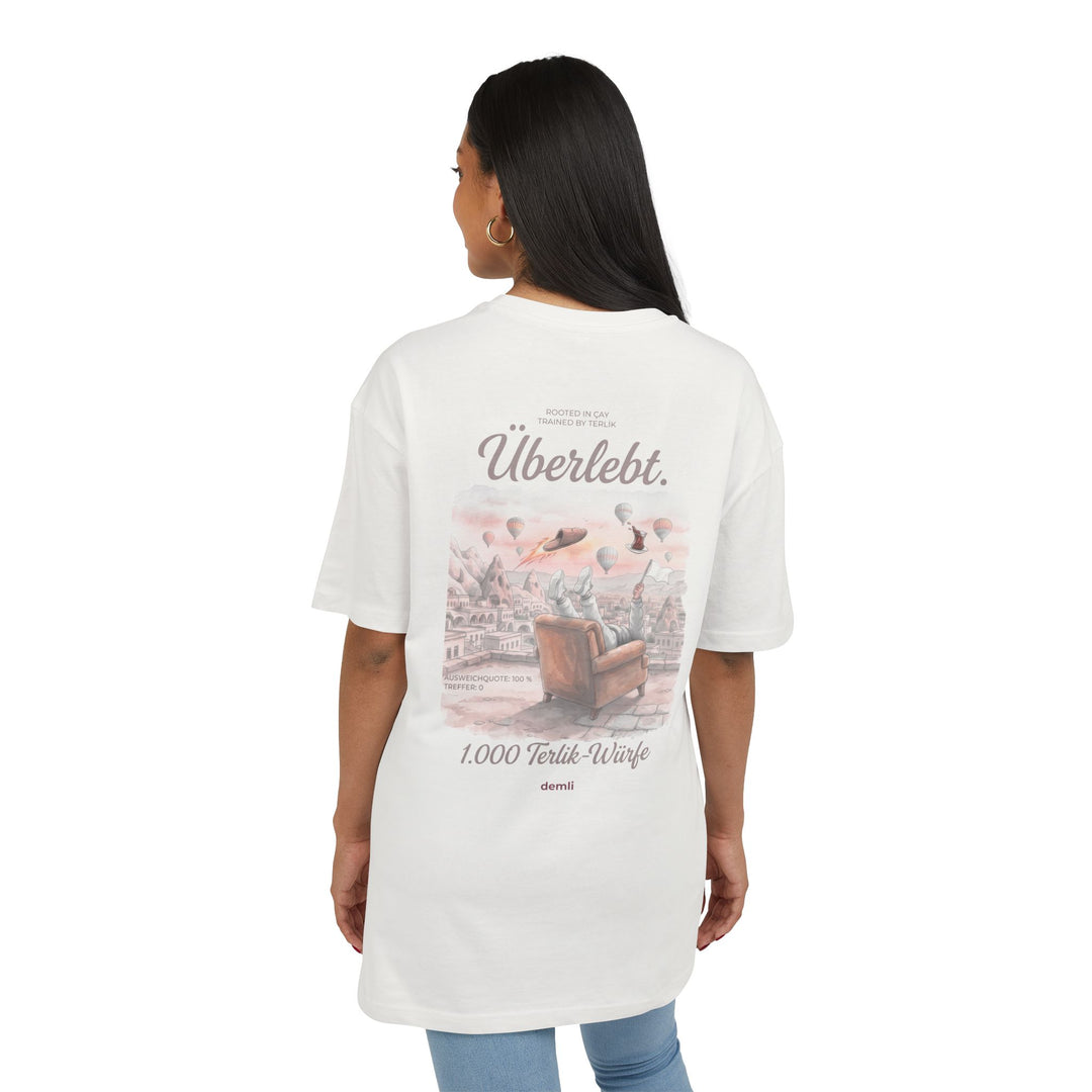 demli – Überlebt. (Survived.) · Oversized Tee