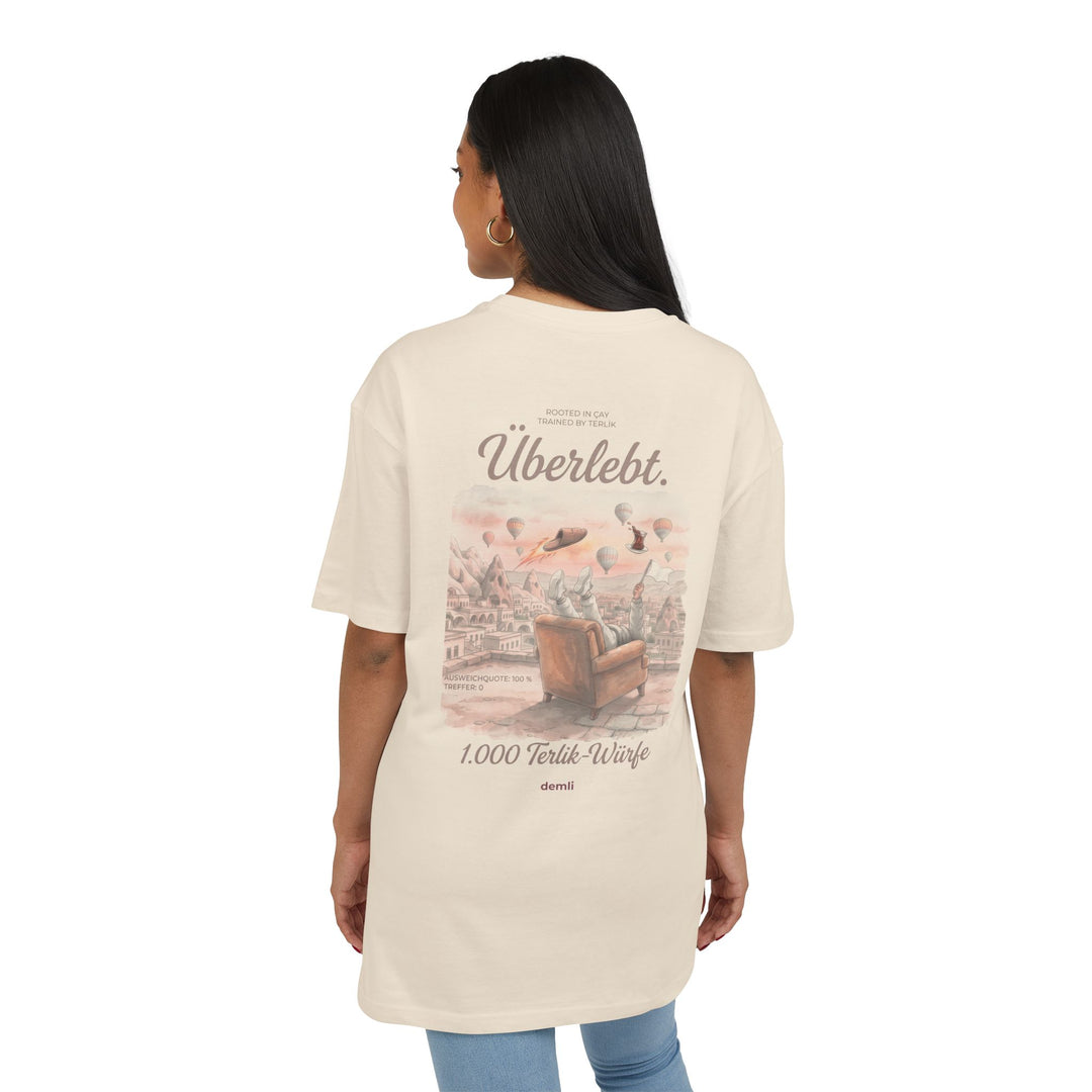 demli – Überlebt. (Survived.) · Oversized Tee